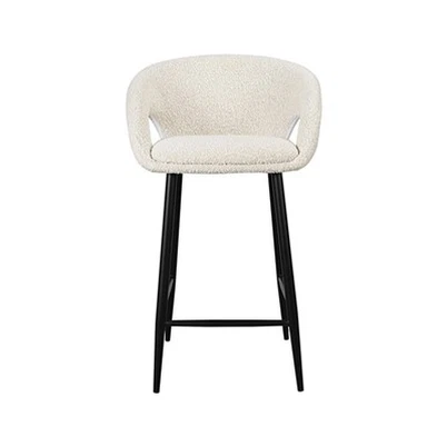 مقاعد مريحة بارتفاع بار مع ظهور